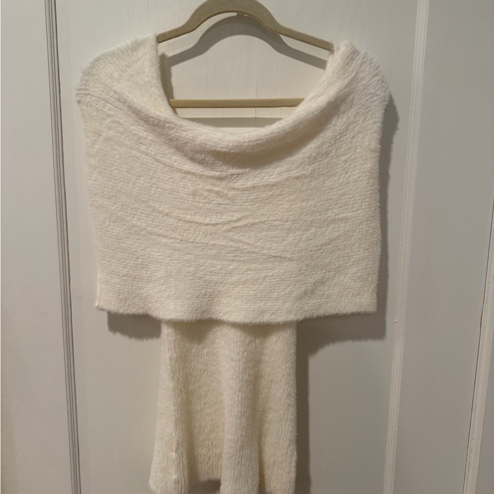 Chic Off-the-Shoulder Cream Sweater